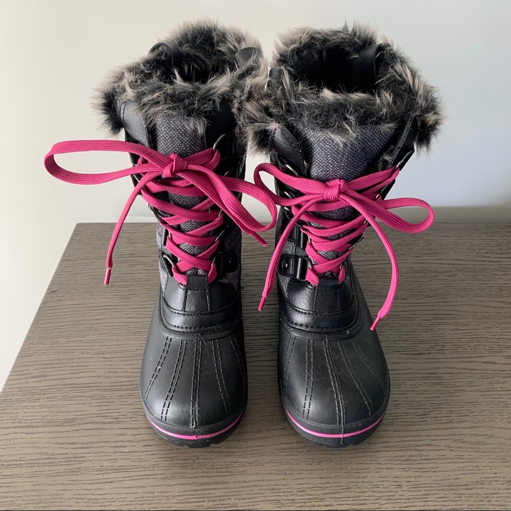 Quest girls powder grey snow boots size 5 big girl